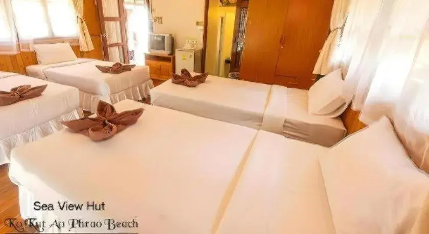 Bed in Ko Kut Ao Phrao Beach Resort Bed in Ko Kut Ao Phrao Beach Resort