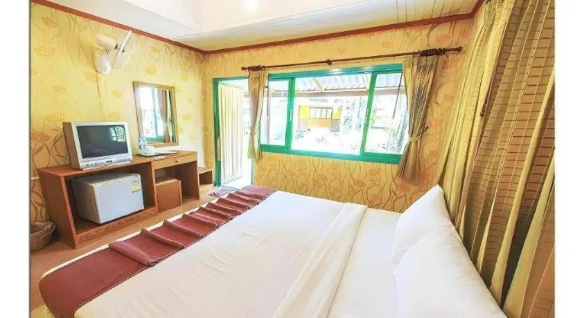 Bed in Ko Kut Ao Phrao Beach Resort