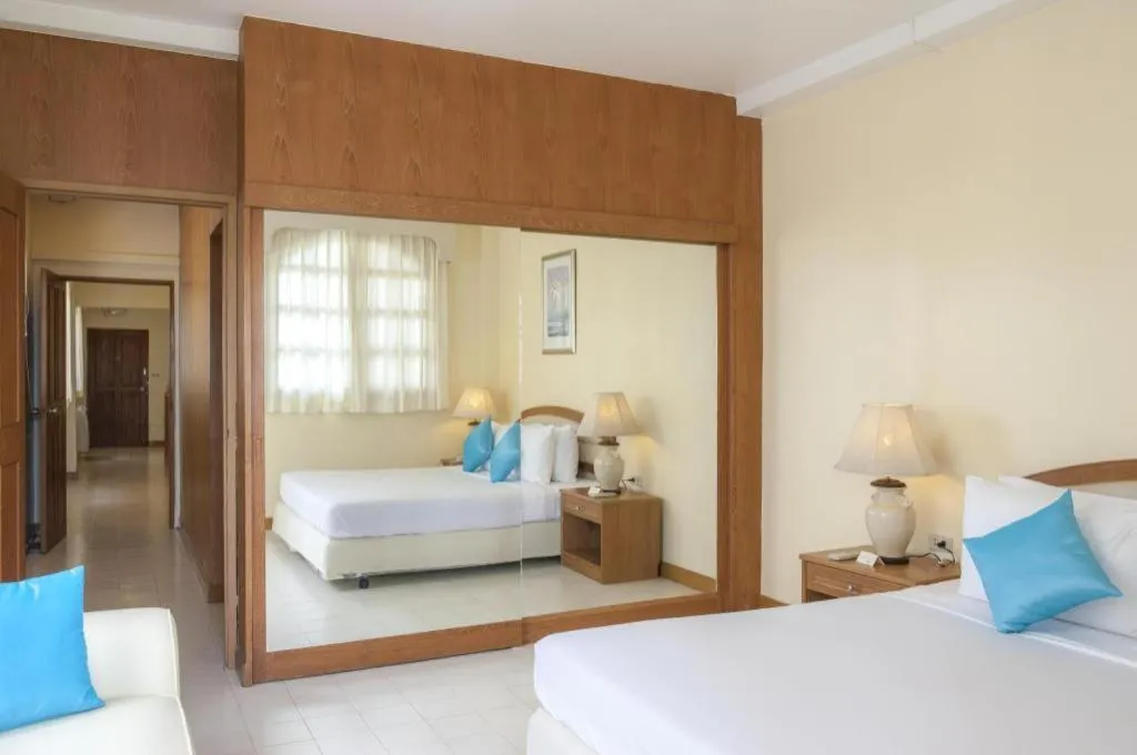 Bed in Lido Beach Hotel