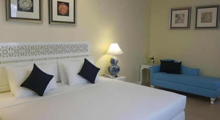 Bed in Lido Beach Hotel