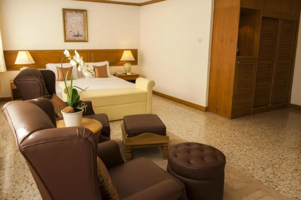 Bed in Lido Beach Hotel