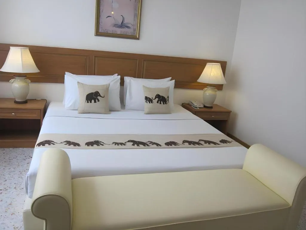 Bed in Lido Beach Hotel