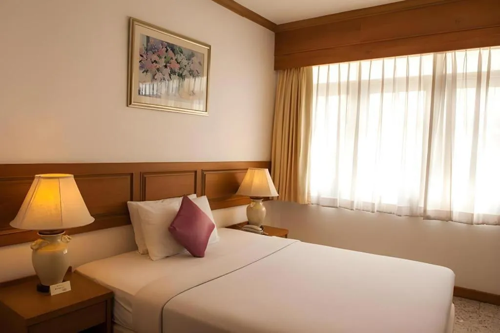 Bed in Lido Beach Hotel