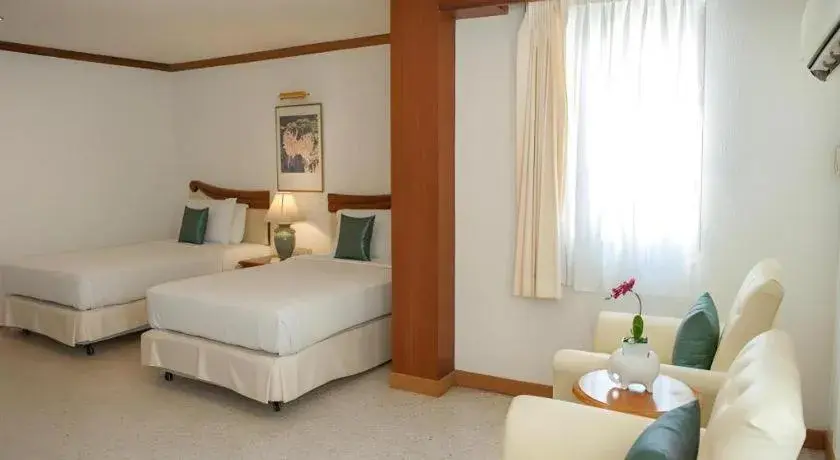 Bed in Lido Beach Hotel Bed in Lido Beach Hotel