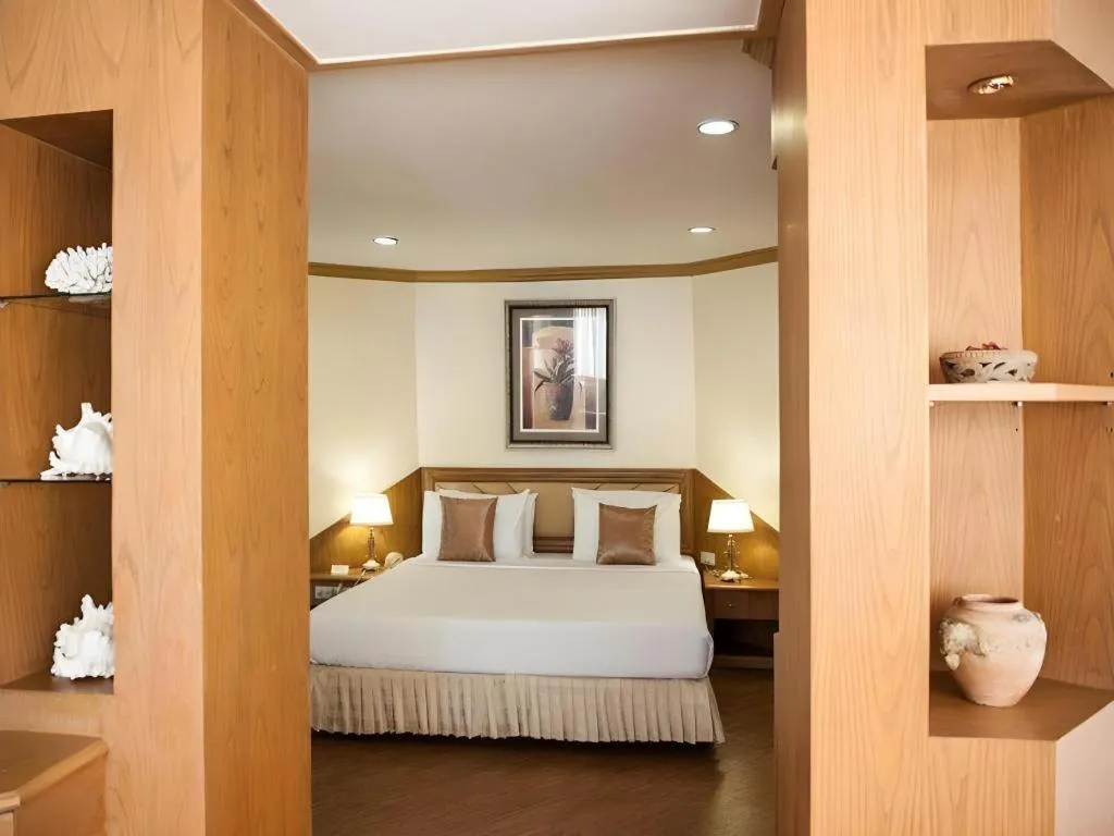 Bed in Lido Beach Hotel