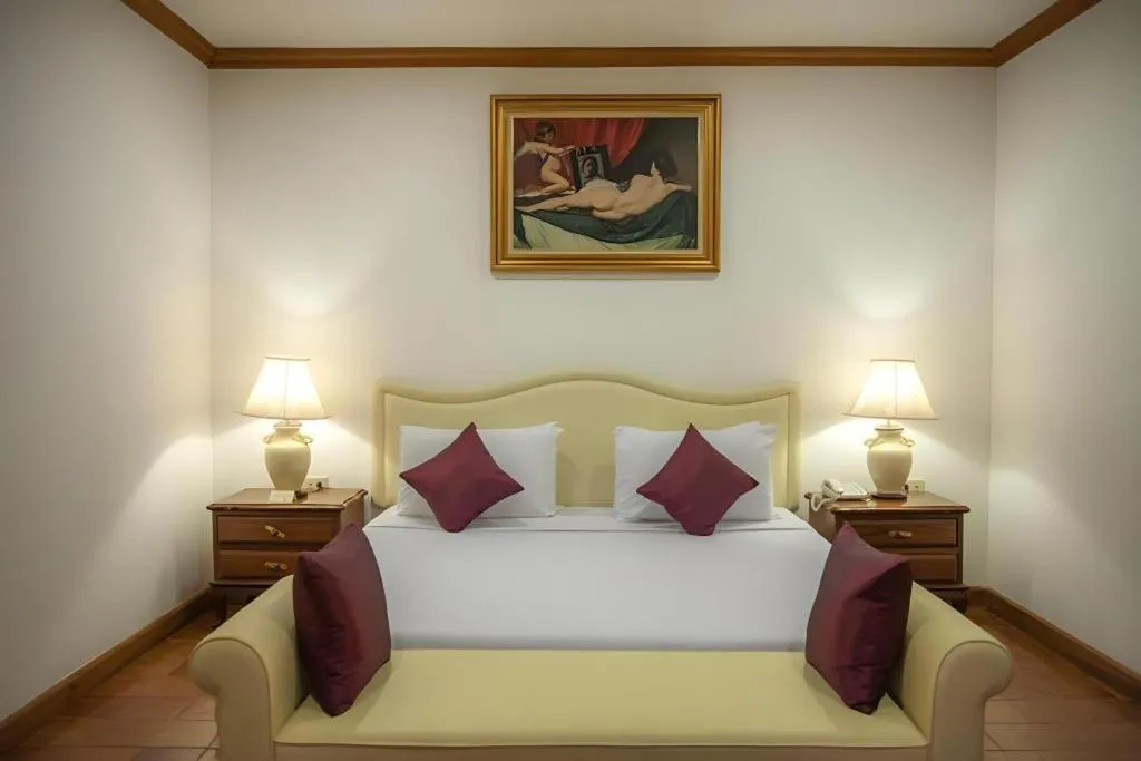 Bed in Lido Beach Hotel