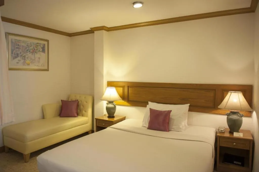 Bed in Lido Beach Hotel