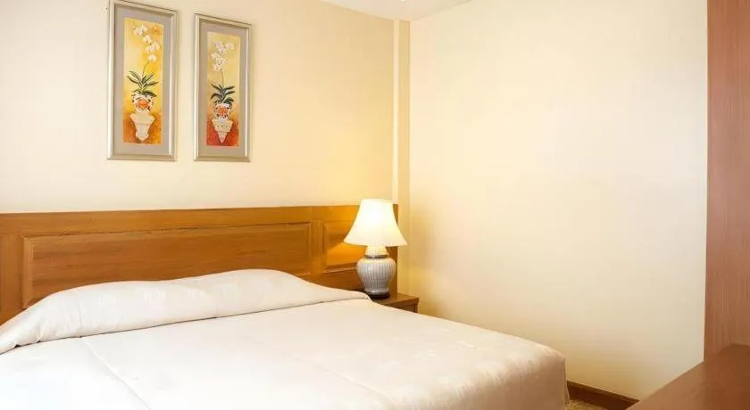 Bed in Lido Beach Hotel