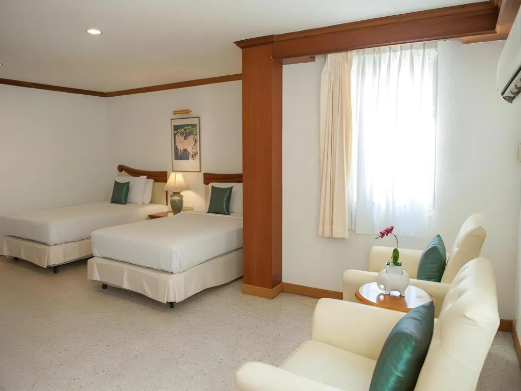 Bed in Lido Beach Hotel