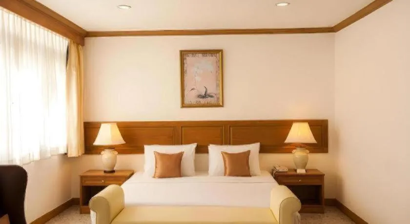 Bed in Lido Beach Hotel