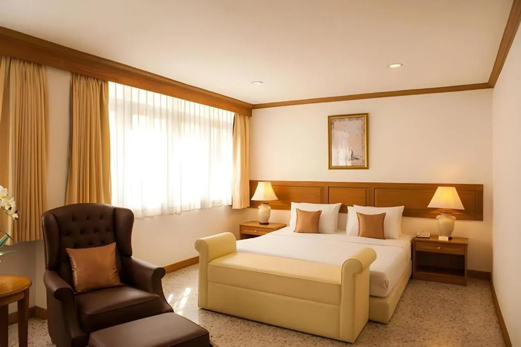 Bed in Lido Beach Hotel