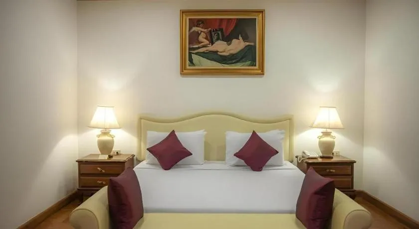 Bed in Lido Beach Hotel