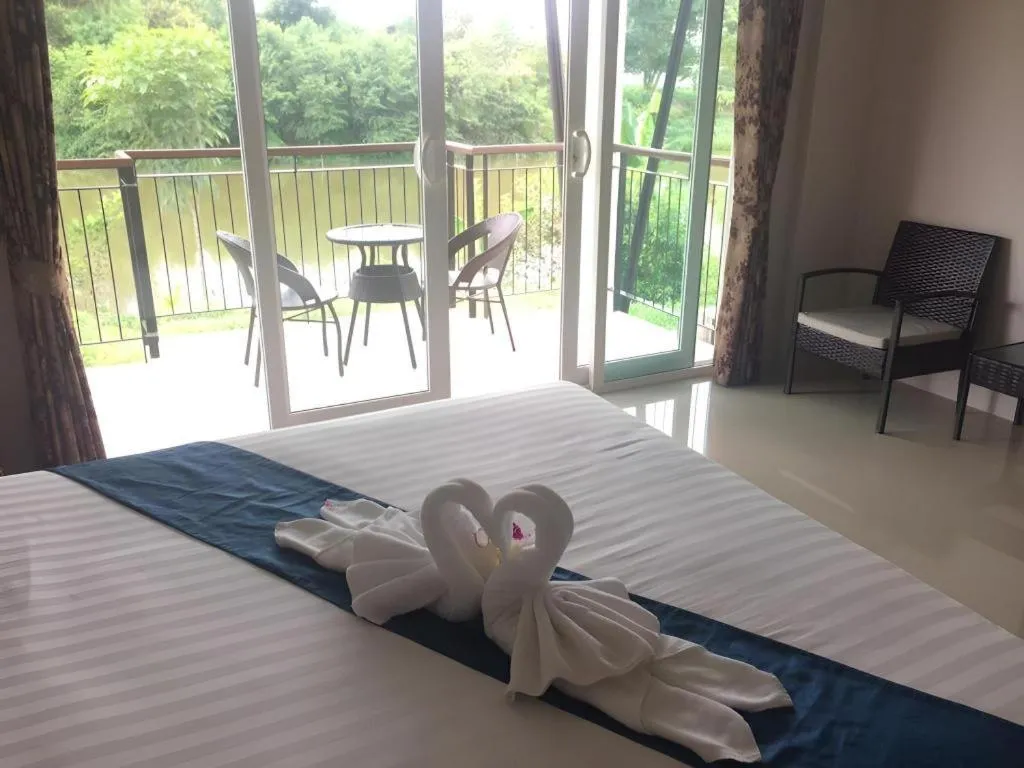Bed in Tipparika Riverview Hotel - Adult only