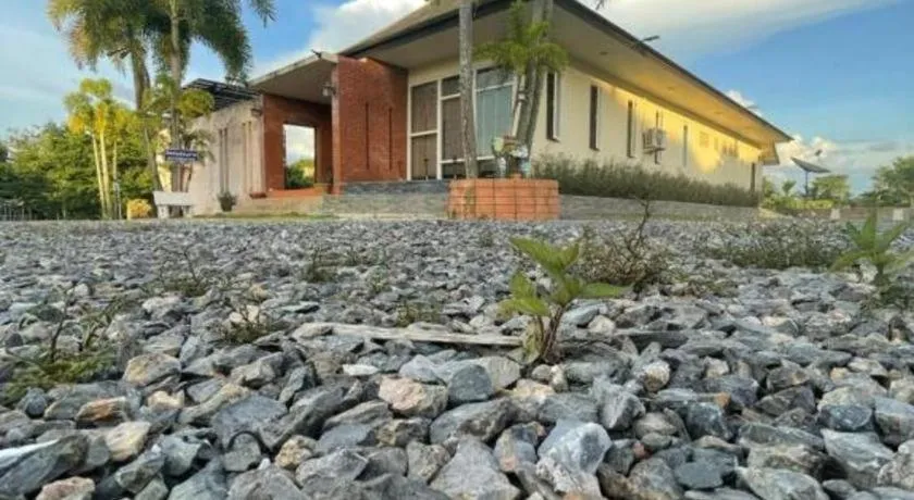 Tipparika Riverview Hotel