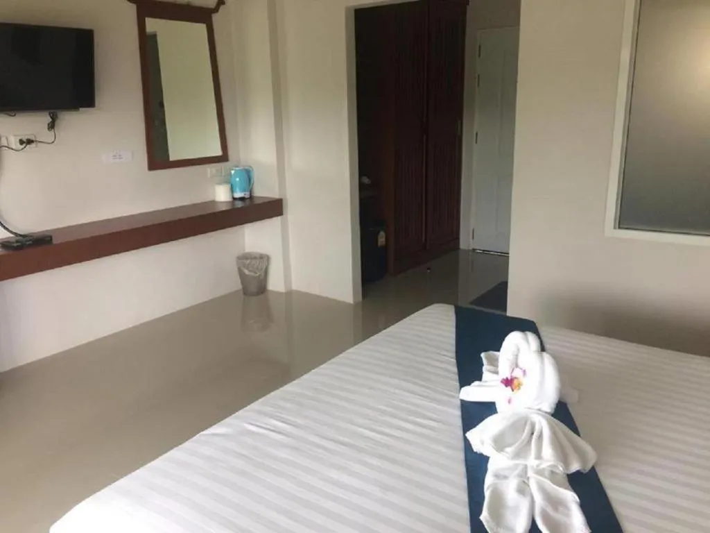 Bed in Tipparika Riverview Hotel - Adult only
