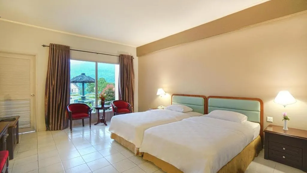 Bed in Hotel Niagara Parapat