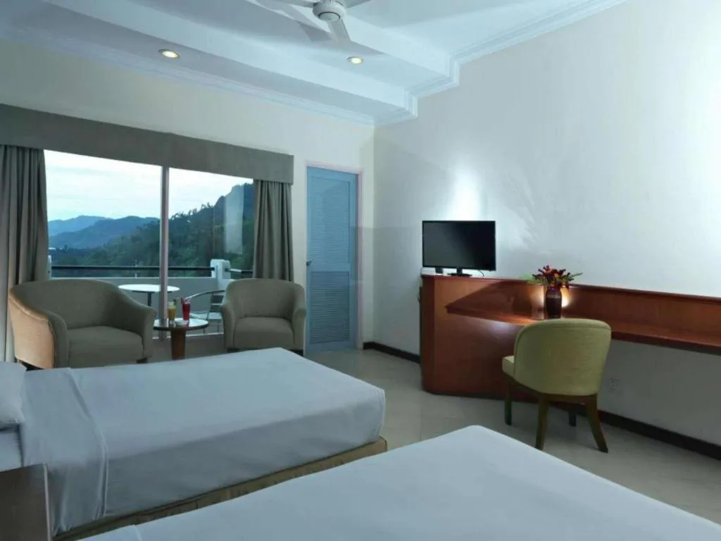 Bed in Hotel Niagara Parapat