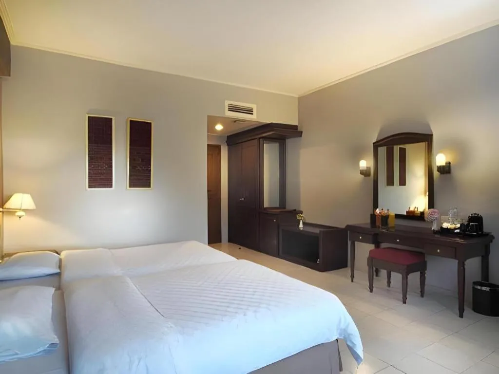 Bed in Hotel Niagara Parapat