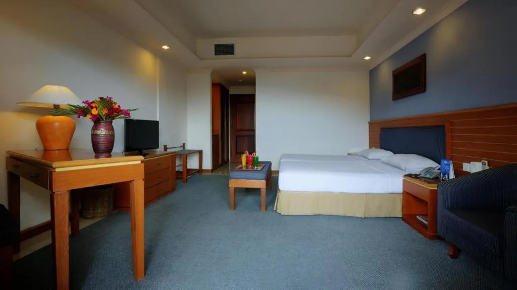 Bed in Hotel Niagara Parapat