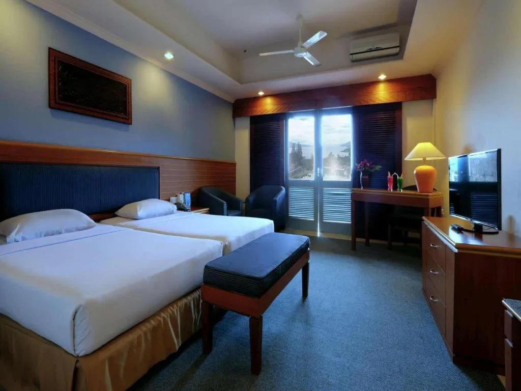 Bed in Hotel Niagara Parapat