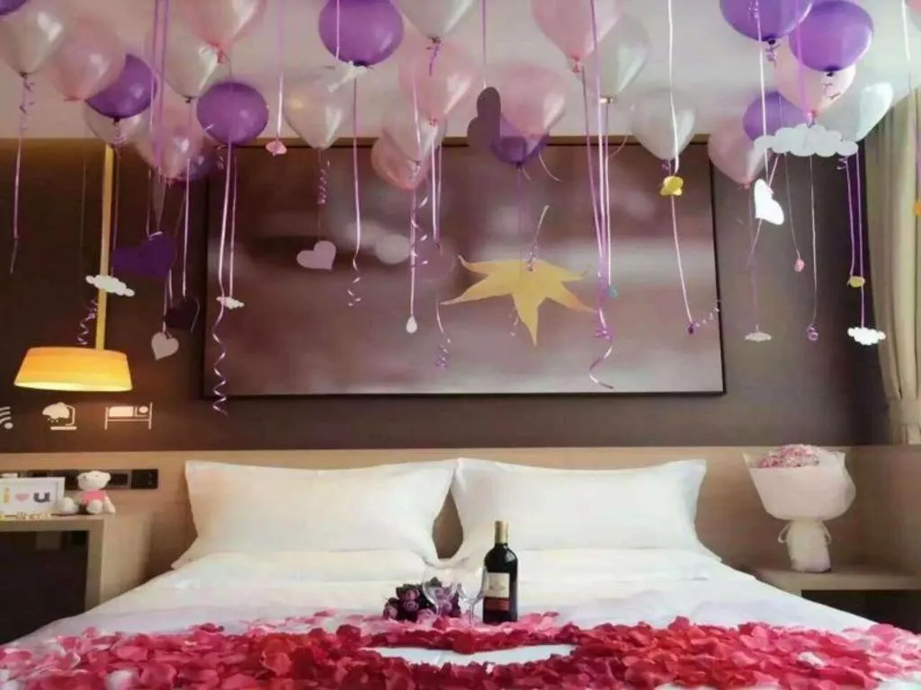 Bed in IU Hotel Tianjin Xiqing Zhong Bei Zhen Branch