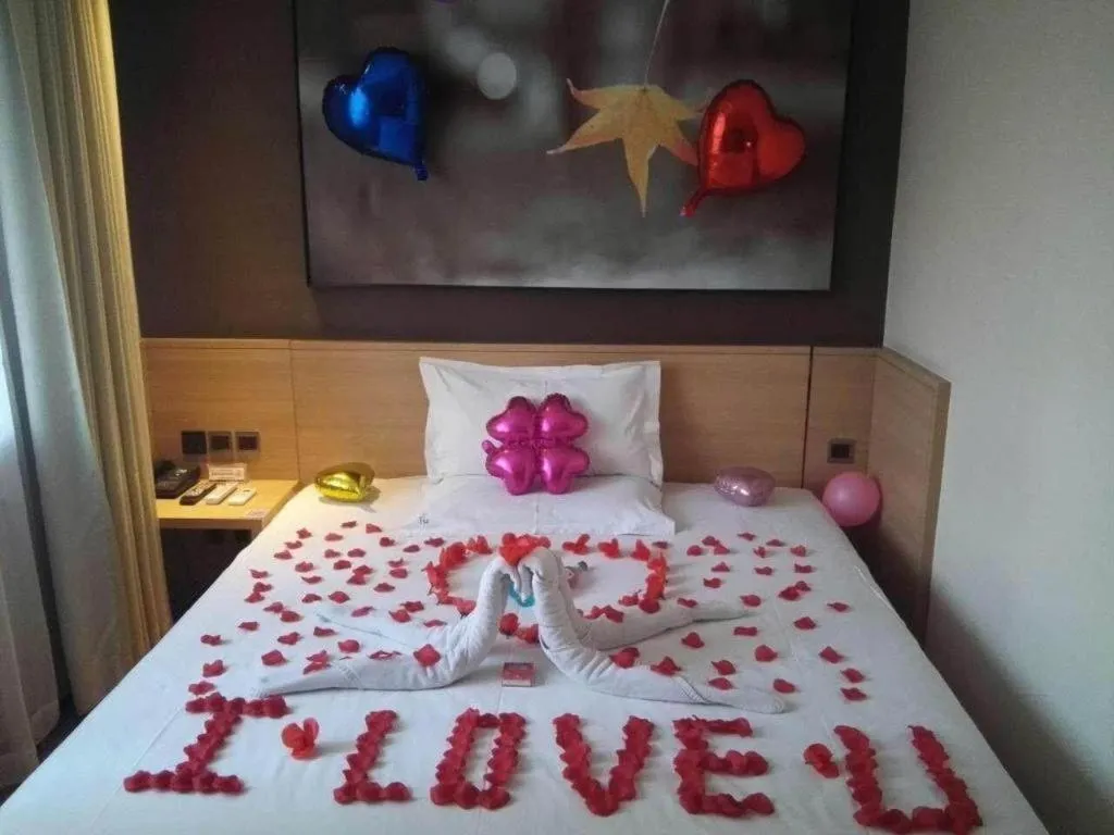 Bed in IU Hotel Tianjin Xiqing Zhong Bei Zhen Branch