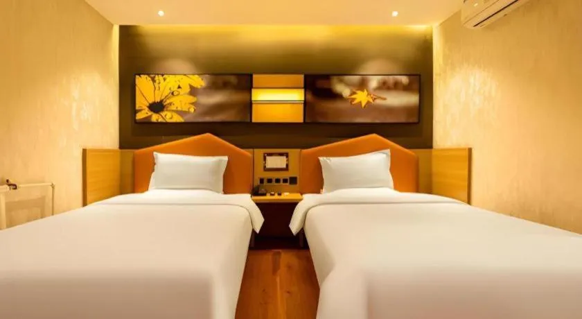 Bed in IU Hotel Tianjin Xiqing Zhong Bei Zhen Branch