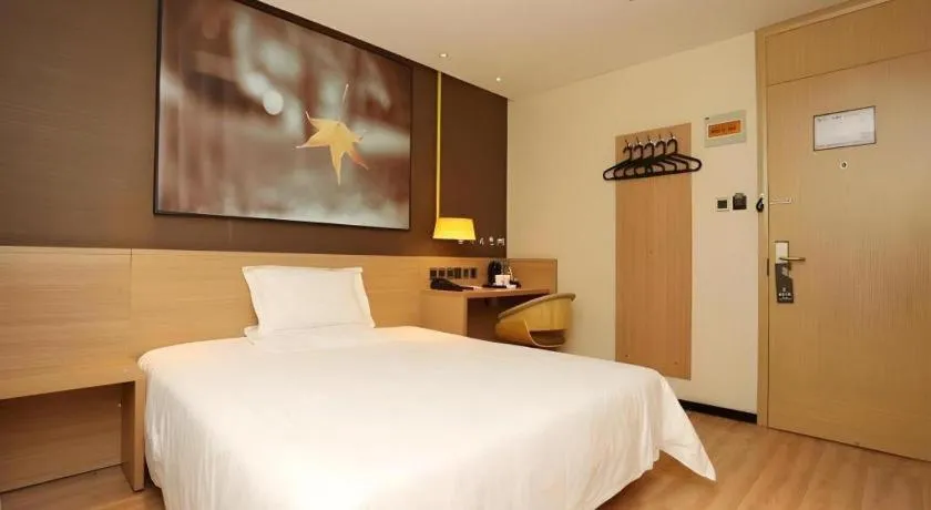 Bed in IU Hotel Tianjin Xiqing Zhong Bei Zhen Branch