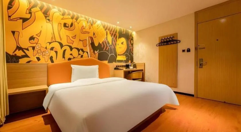 Bed in IU Hotel Tianjin Xiqing Zhong Bei Zhen Branch
