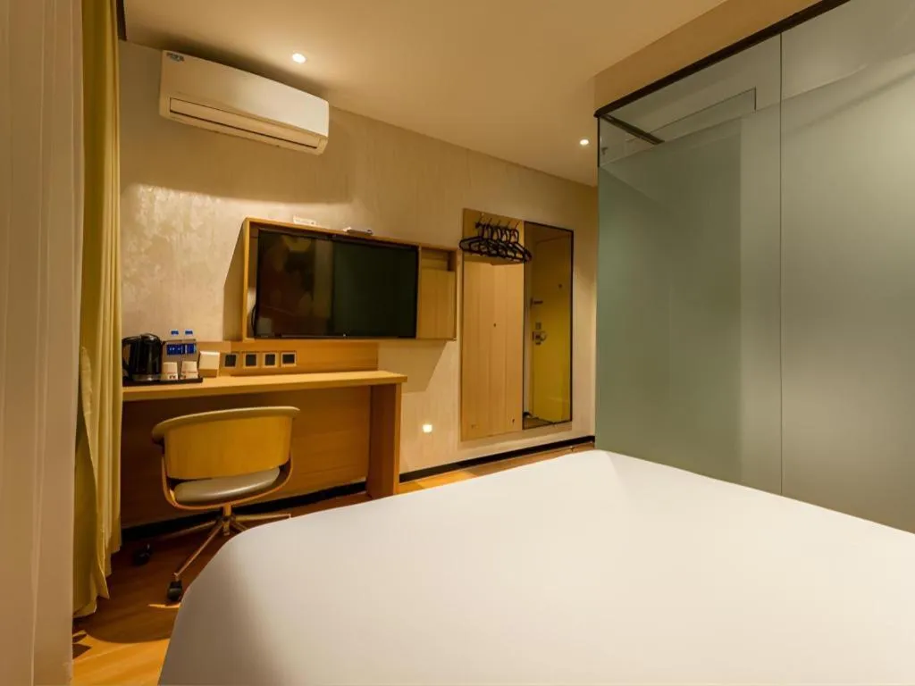 Bed in IU Hotel Tianjin Xiqing Zhong Bei Zhen Branch