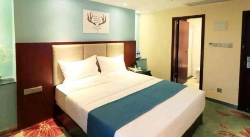 Bed in Gui Feng Hotel