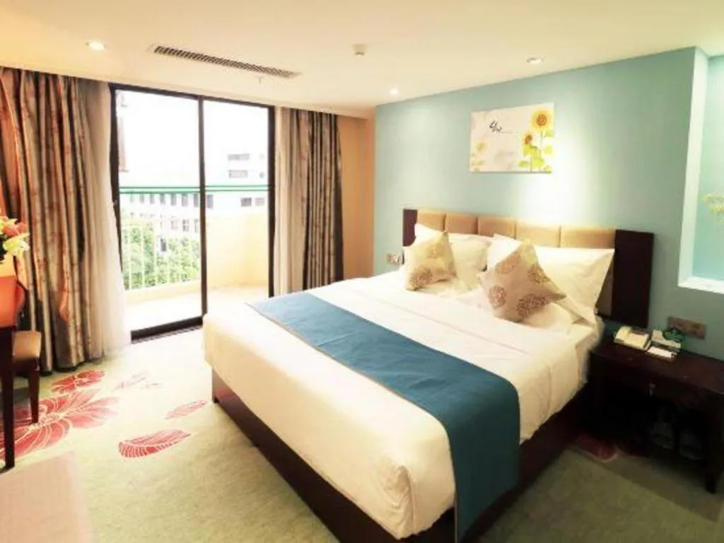 Bed in Gui Feng Hotel