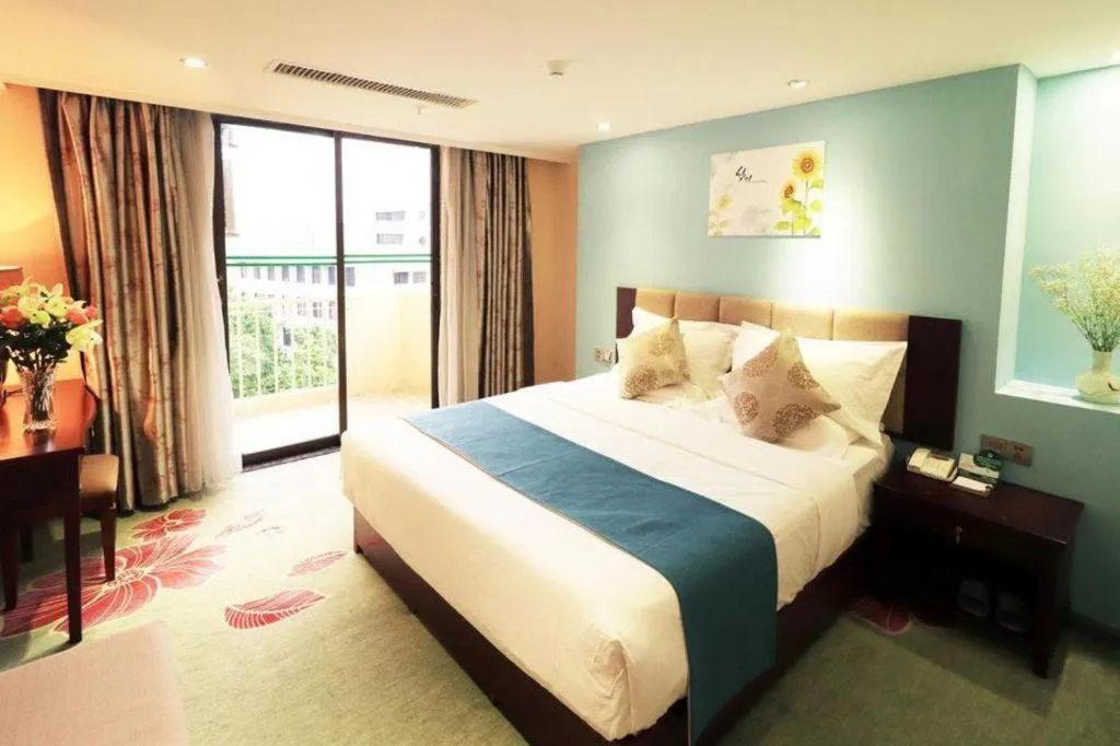 Bed in Gui Feng Hotel