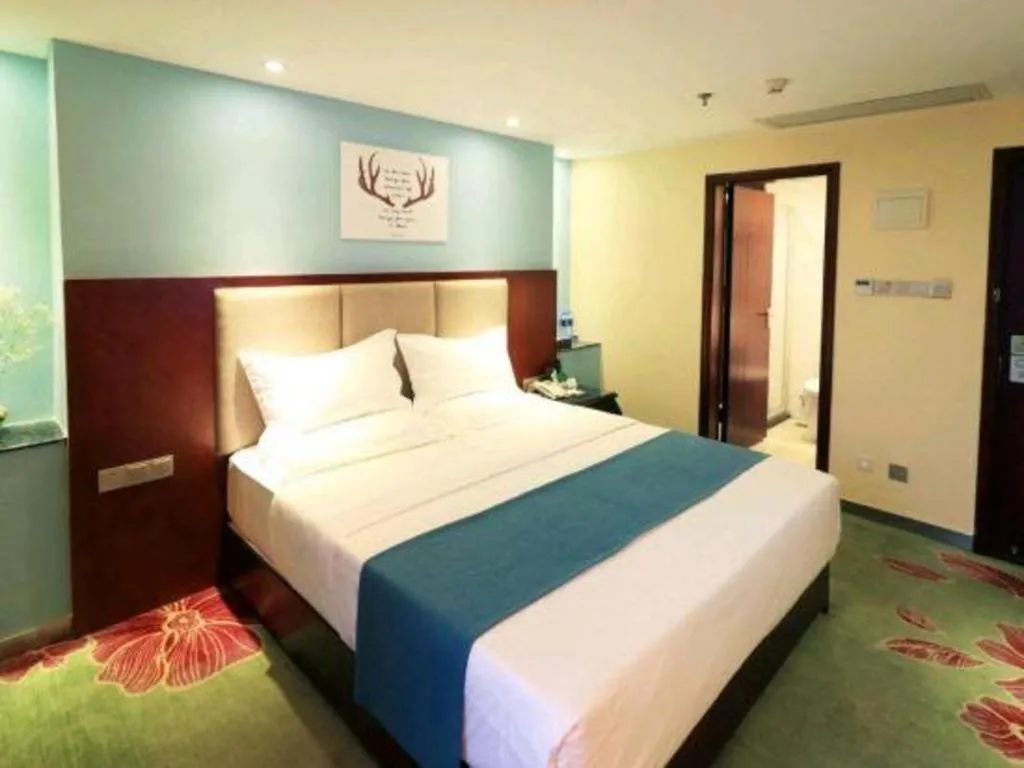 Bed in Gui Feng Hotel