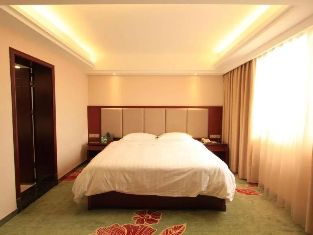 Bed in Gui Feng Hotel