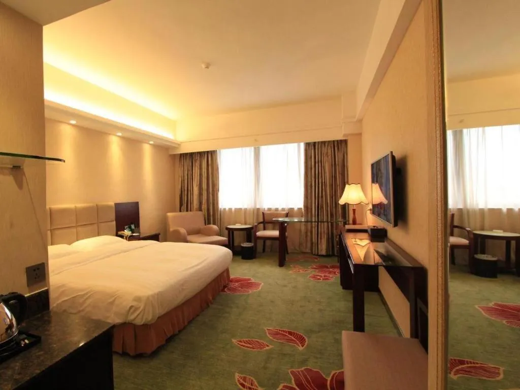 Bed in Gui Feng Hotel