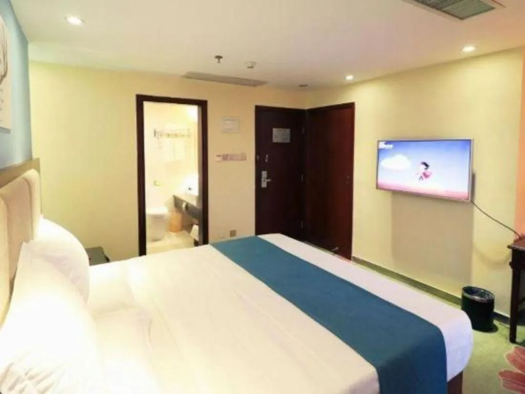 Bed in Gui Feng Hotel