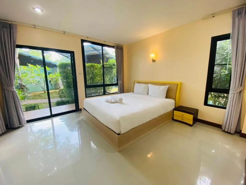 Bed in Phuphayot Resort