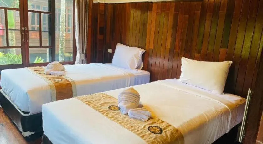 Bed in Phuphayot Resort