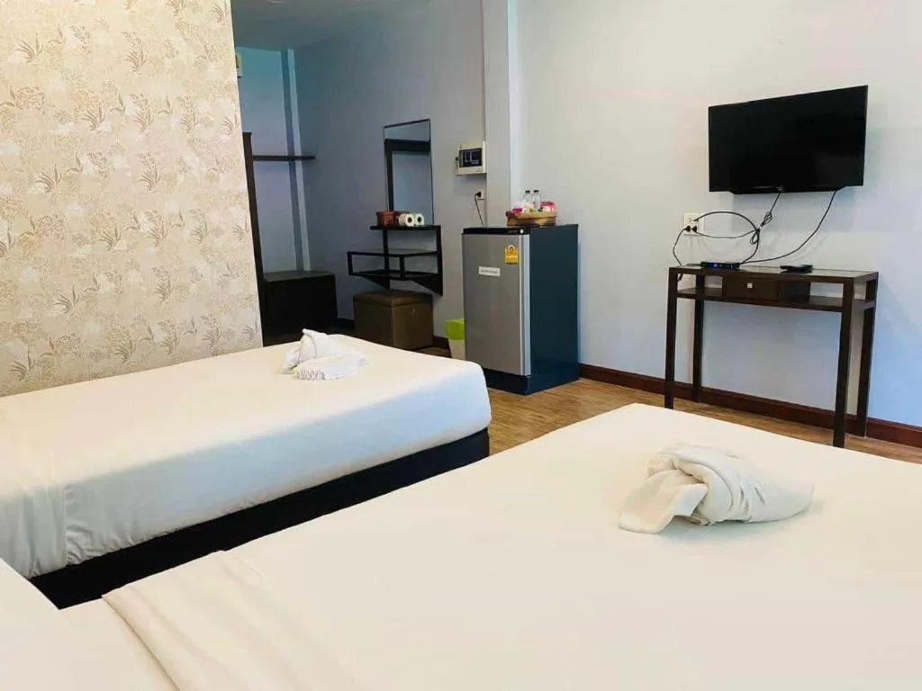 Bed in Phuphayot Resort