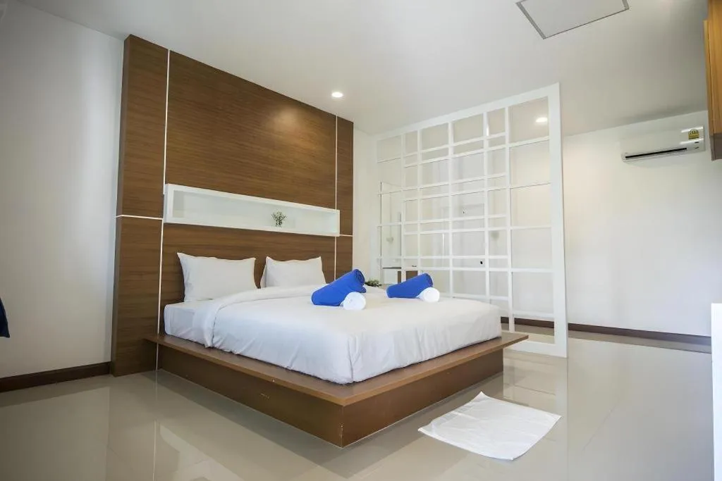 Bed in Phuphayot Resort