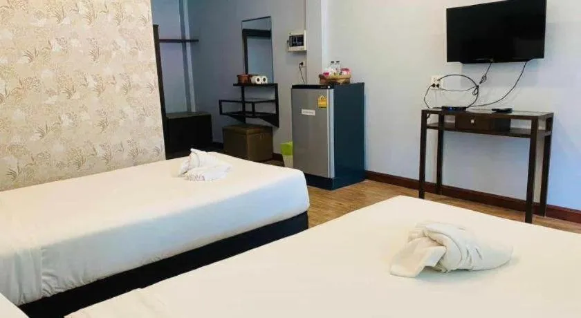 Bed in Phuphayot Resort