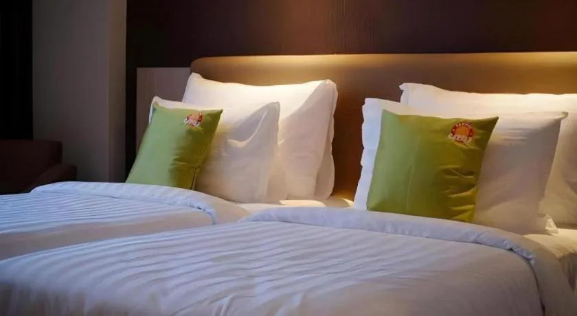 Bed in Hotel Dafam Pacific Caesar