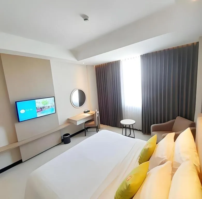 Bed in Hotel Dafam Pacific Caesar