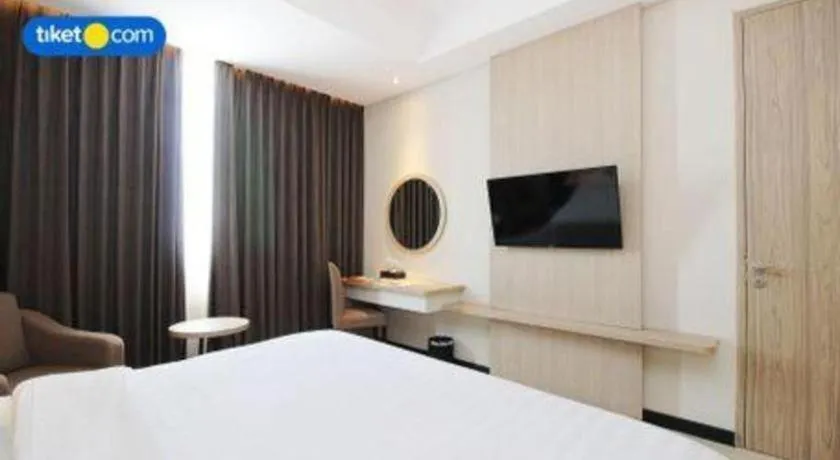 Bed in Hotel Dafam Pacific Caesar