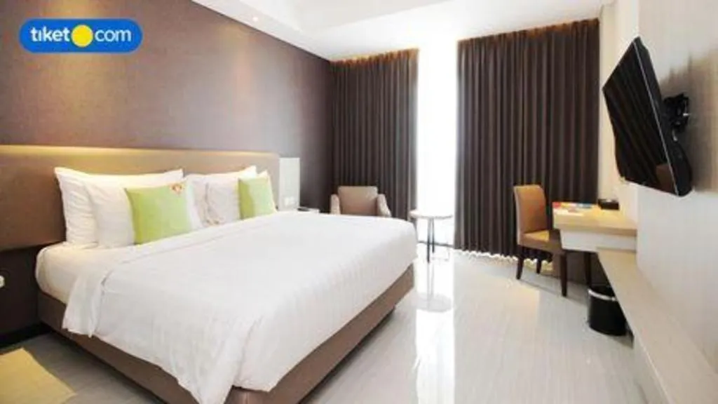 Bed in Hotel Dafam Pacific Caesar