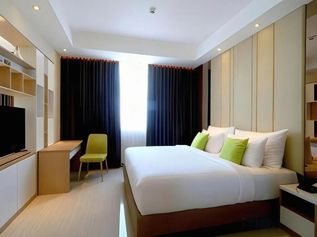 Bed in Hotel Dafam Pacific Caesar