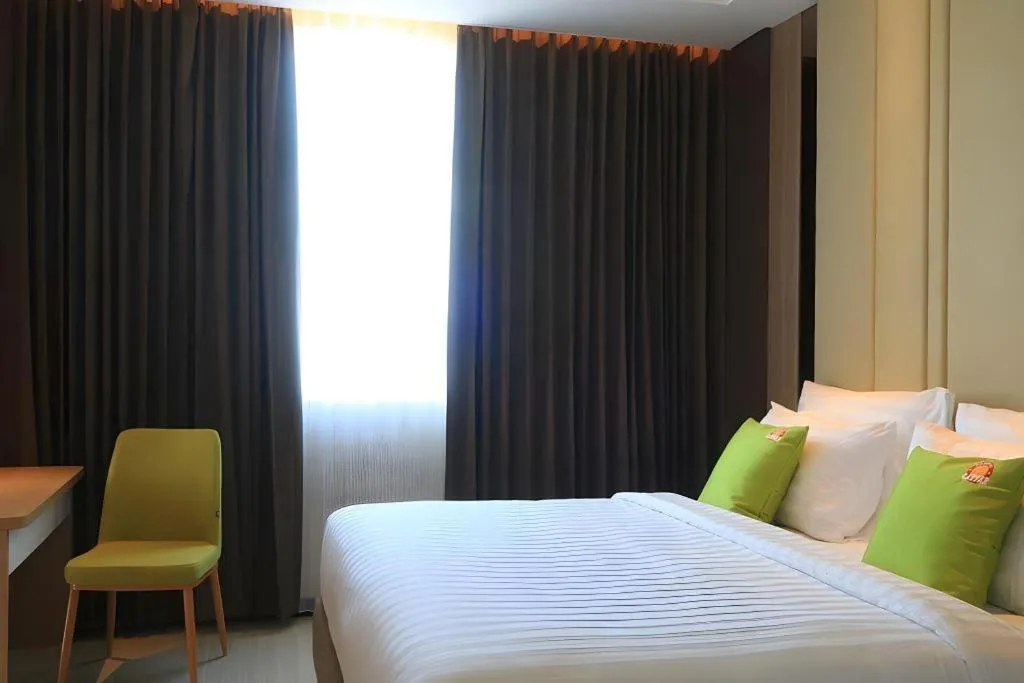 Bed in Hotel Dafam Pacific Caesar