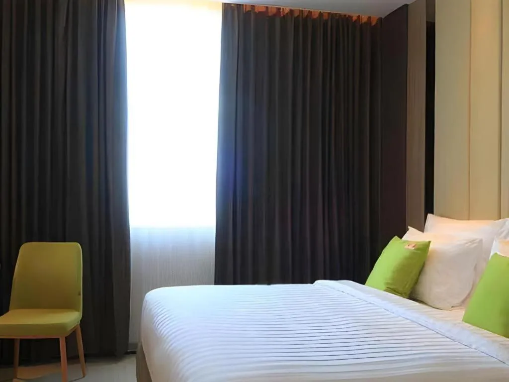 Bed in Hotel Dafam Pacific Caesar