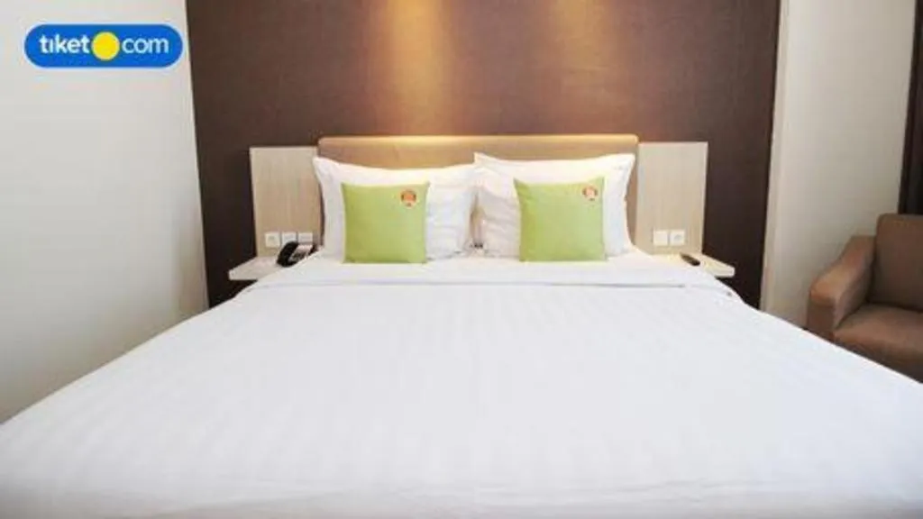 Bed in Hotel Dafam Pacific Caesar